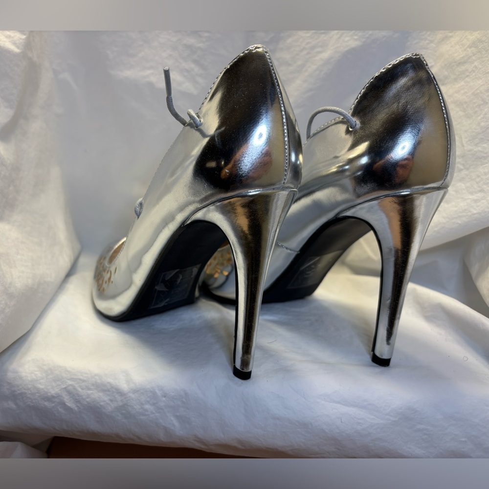 Shoe Dazzle Metallic Silver Heels